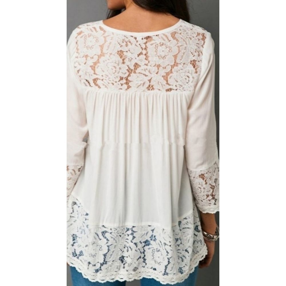 Soft & Feminine Black Lacey V-Neck Top Size Medium - Picture 3 of 8